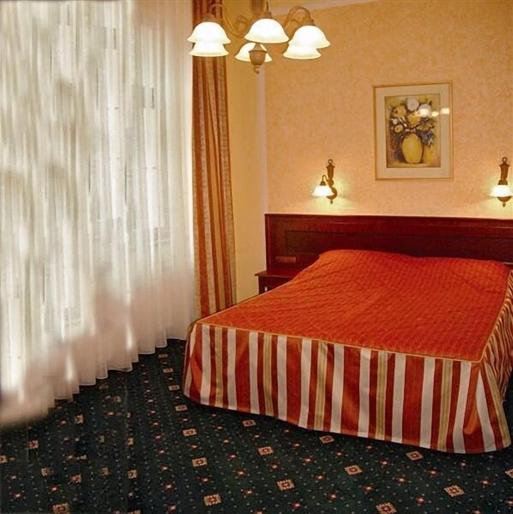 Humboldt Park Hotel & Spa การ์โลวีวารี ภายนอก รูปภาพ