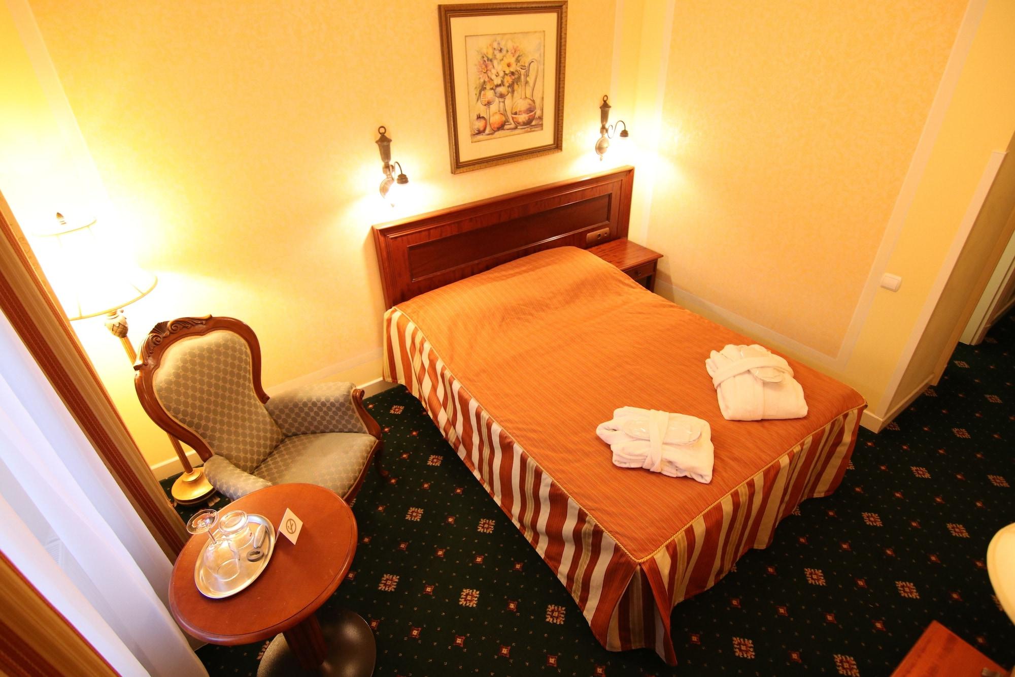 Humboldt Park Hotel & Spa การ์โลวีวารี ภายนอก รูปภาพ