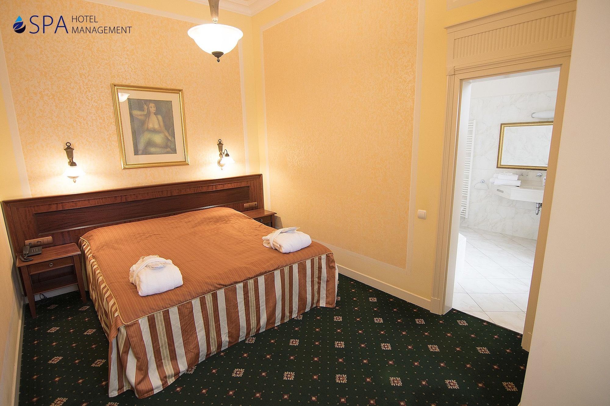 Humboldt Park Hotel & Spa การ์โลวีวารี ภายนอก รูปภาพ