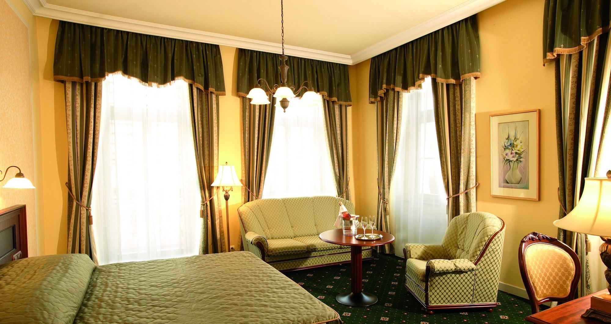 Humboldt Park Hotel & Spa การ์โลวีวารี ภายนอก รูปภาพ
