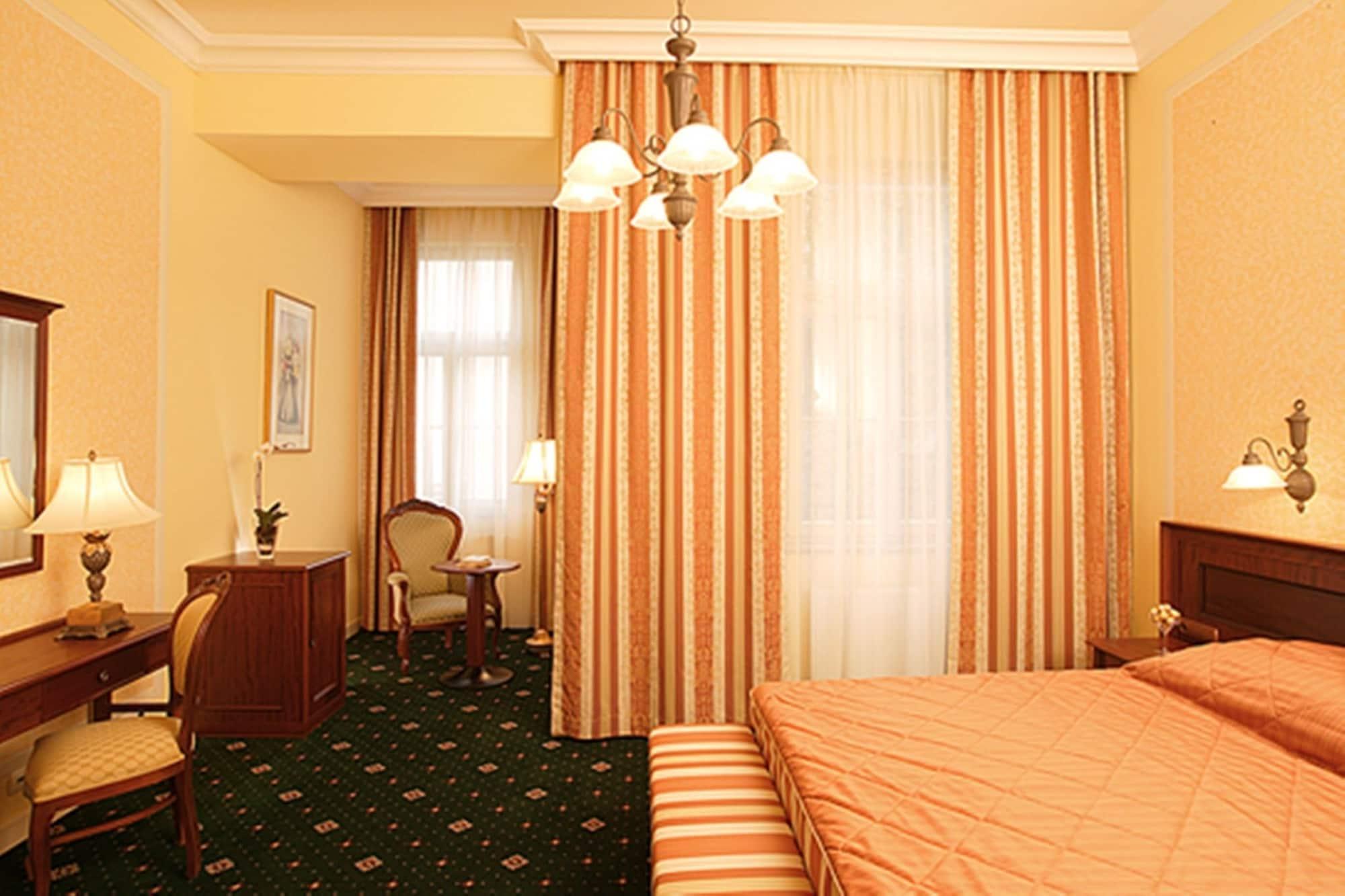 Humboldt Park Hotel & Spa การ์โลวีวารี ห้อง รูปภาพ