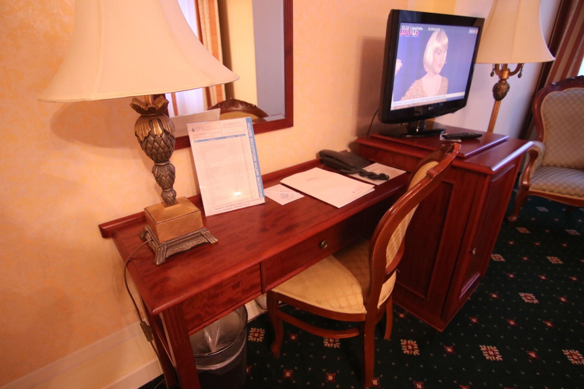 Humboldt Park Hotel & Spa การ์โลวีวารี ภายนอก รูปภาพ