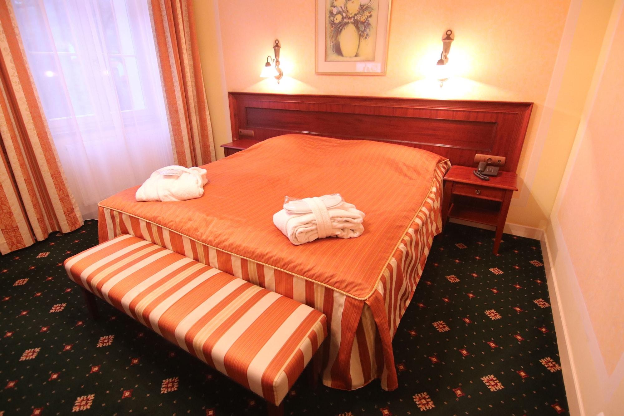 Humboldt Park Hotel & Spa การ์โลวีวารี ภายนอก รูปภาพ