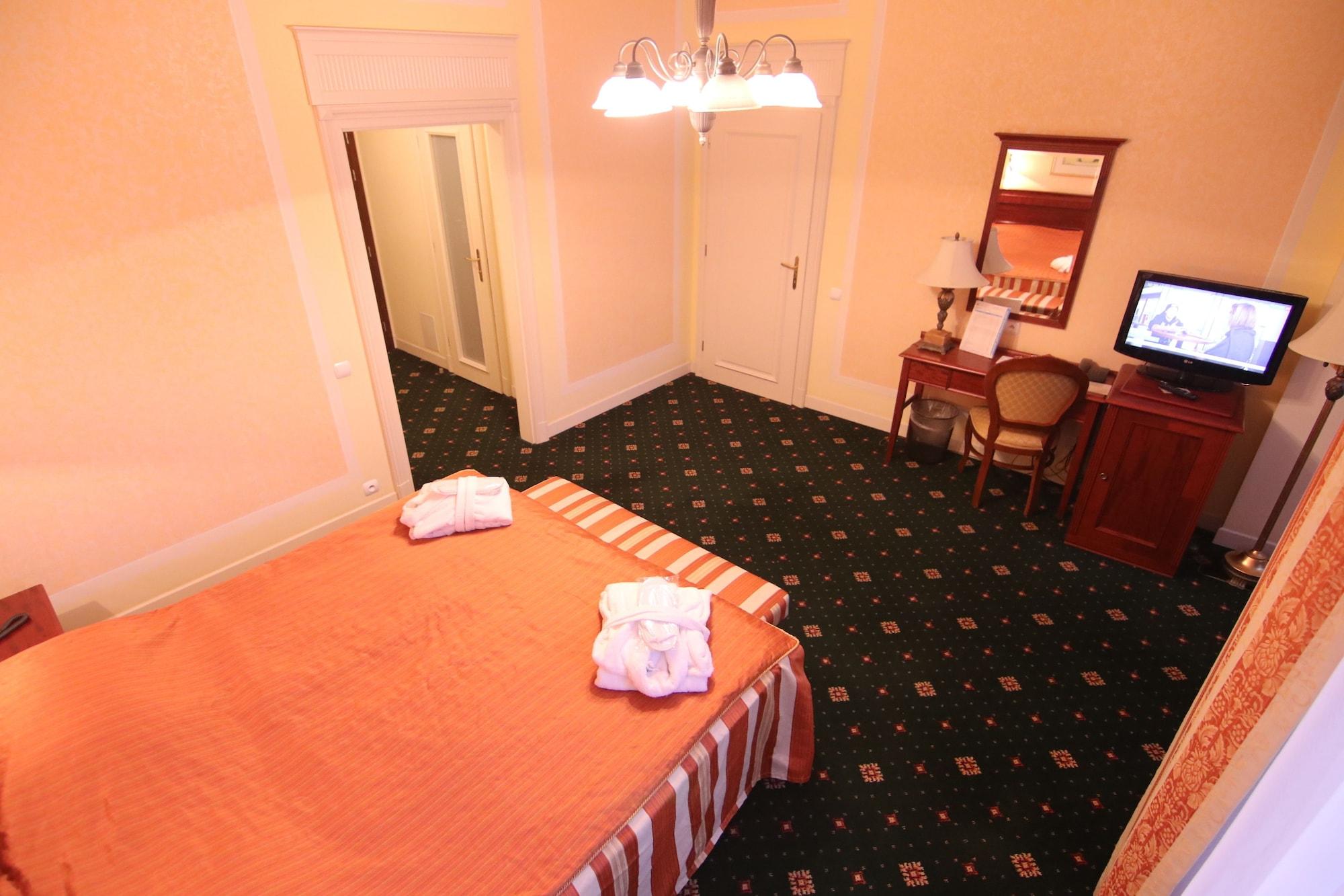 Humboldt Park Hotel & Spa การ์โลวีวารี ภายนอก รูปภาพ
