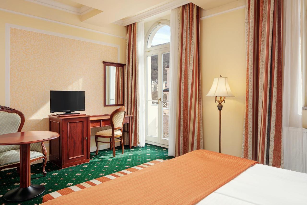 Humboldt Park Hotel & Spa การ์โลวีวารี ภายนอก รูปภาพ