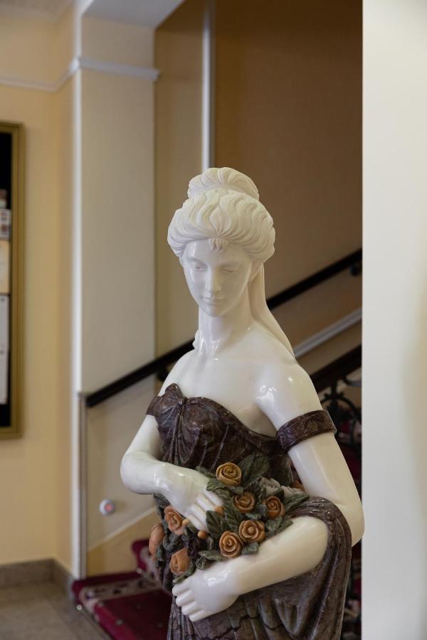 Humboldt Park Hotel & Spa การ์โลวีวารี ภายนอก รูปภาพ