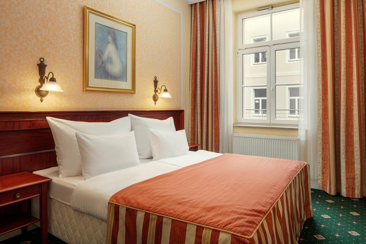 Humboldt Park Hotel & Spa การ์โลวีวารี ภายนอก รูปภาพ