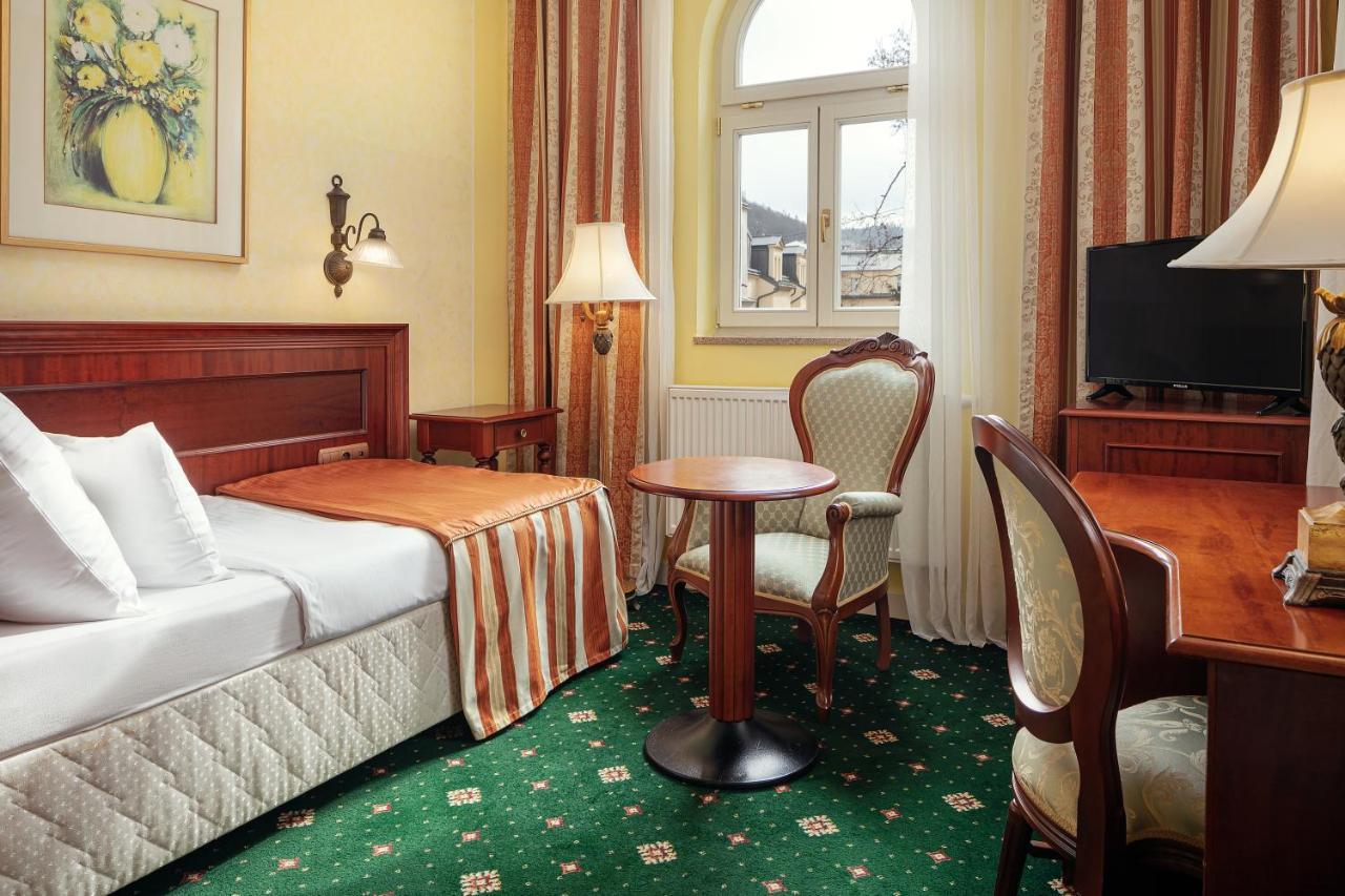 Humboldt Park Hotel & Spa การ์โลวีวารี ภายนอก รูปภาพ