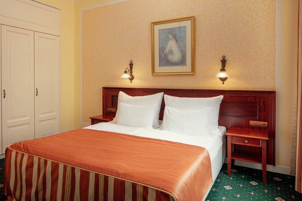 Humboldt Park Hotel & Spa การ์โลวีวารี ภายนอก รูปภาพ
