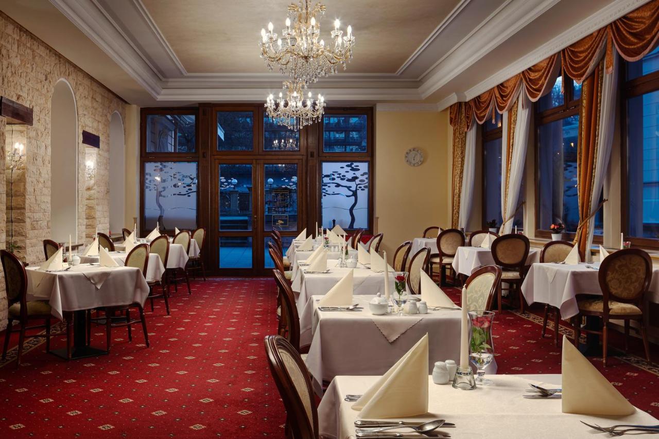 Humboldt Park Hotel & Spa การ์โลวีวารี ภายนอก รูปภาพ