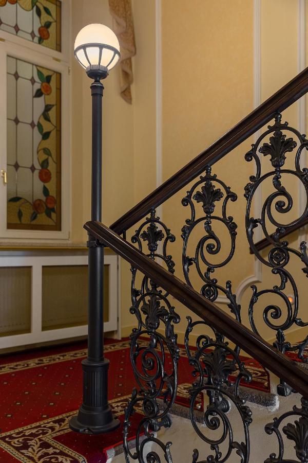 Humboldt Park Hotel & Spa การ์โลวีวารี ภายนอก รูปภาพ