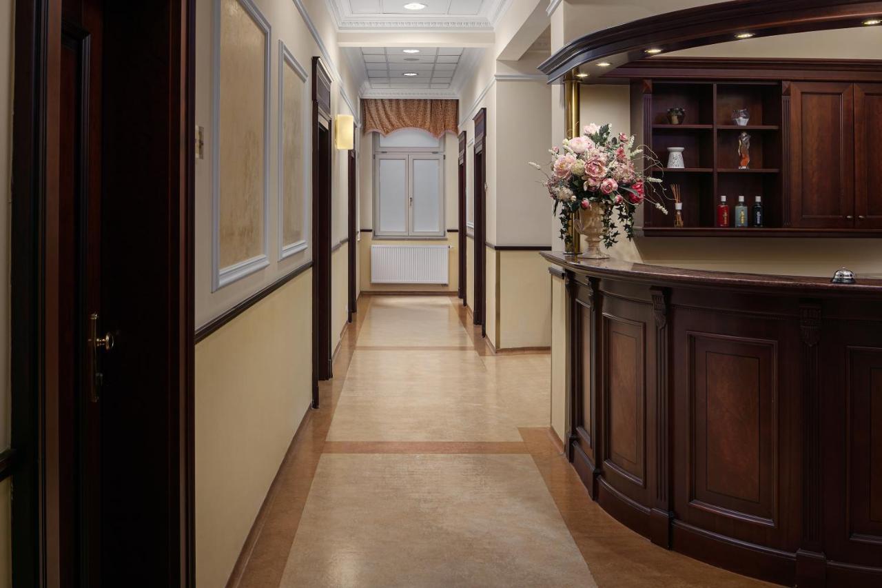 Humboldt Park Hotel & Spa การ์โลวีวารี ภายนอก รูปภาพ