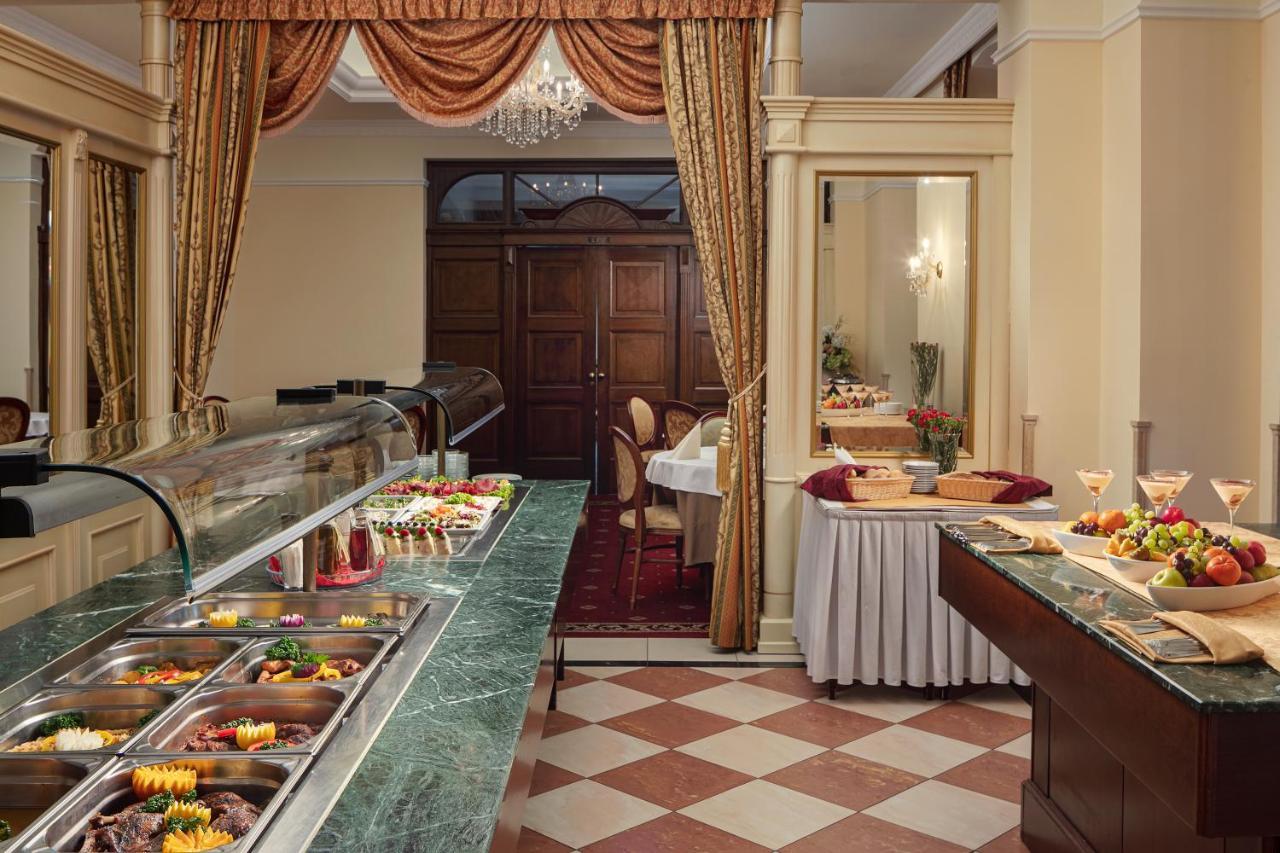 Humboldt Park Hotel & Spa การ์โลวีวารี ภายนอก รูปภาพ