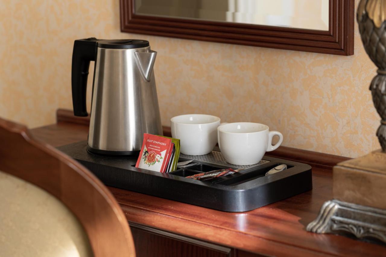Humboldt Park Hotel & Spa การ์โลวีวารี ภายนอก รูปภาพ
