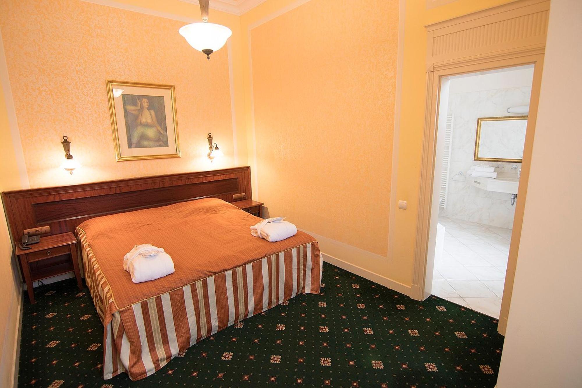 Humboldt Park Hotel & Spa การ์โลวีวารี ภายนอก รูปภาพ