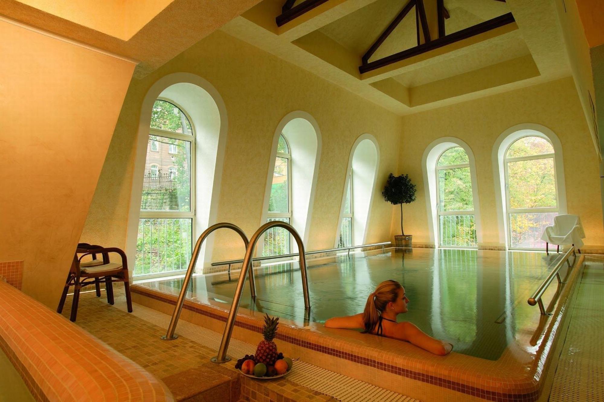 Humboldt Park Hotel & Spa การ์โลวีวารี ภายนอก รูปภาพ